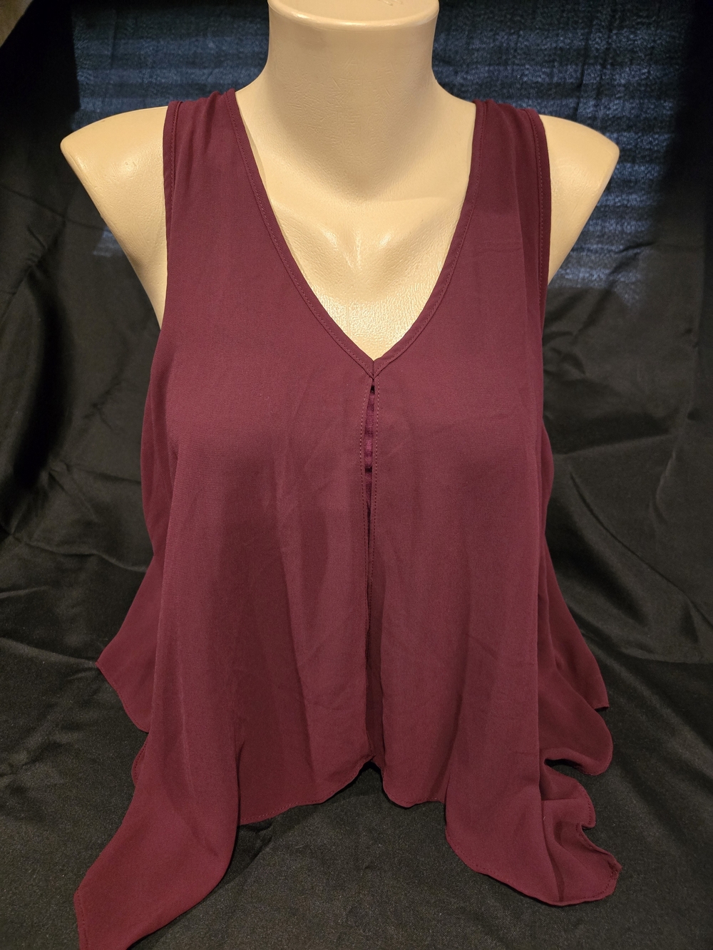 Womens V-Neck Sleeveless Tank Top - Plum